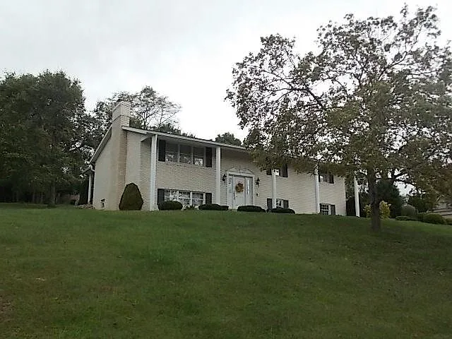 111 Southwood Dr photo 1
