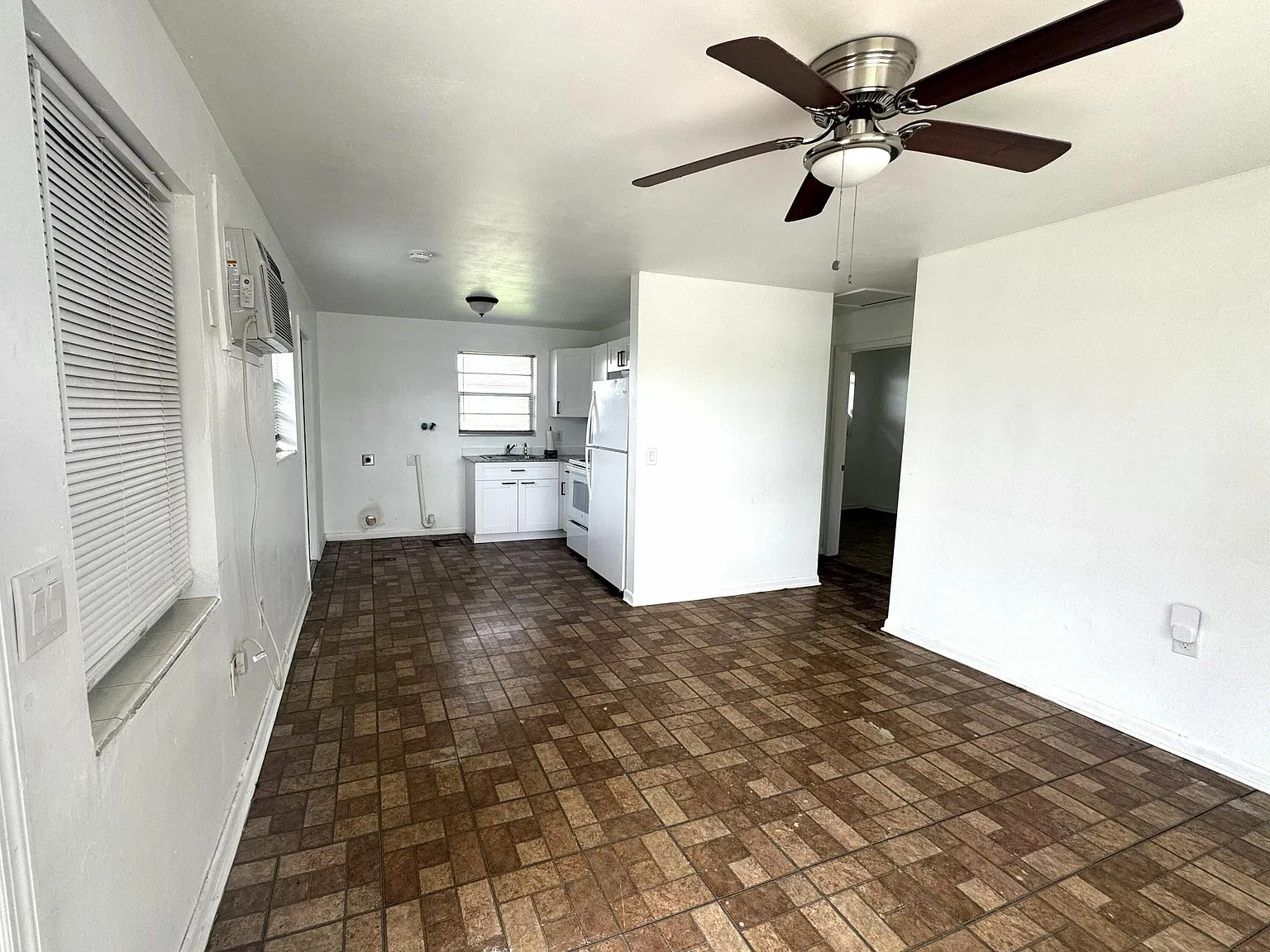 2 bed, 1.0 bath, 624 sqft, $950 — Photo 2