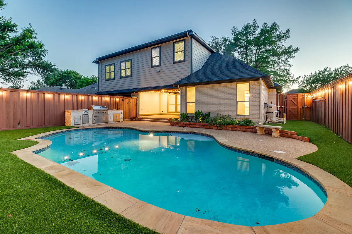Building Photo - 6900 Laramie Dr