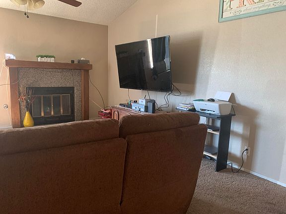 3rd image of 1136 N Manzanita St