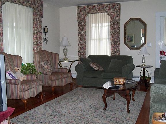 2nd image of 271 E Main St