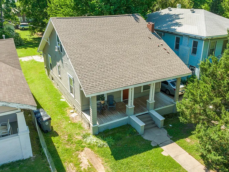 1220 N Cheyenne Ave — Photo 3
