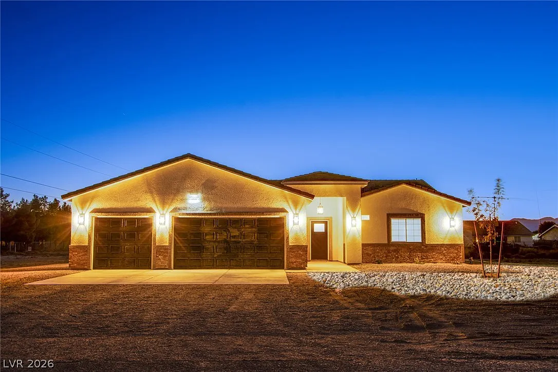 4 bed, 3.0 bath, 2242 sqft, $2,700 — Photo 2