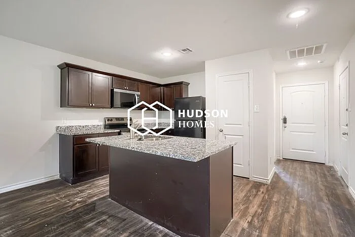 1727 E Cornell St — Photo 5