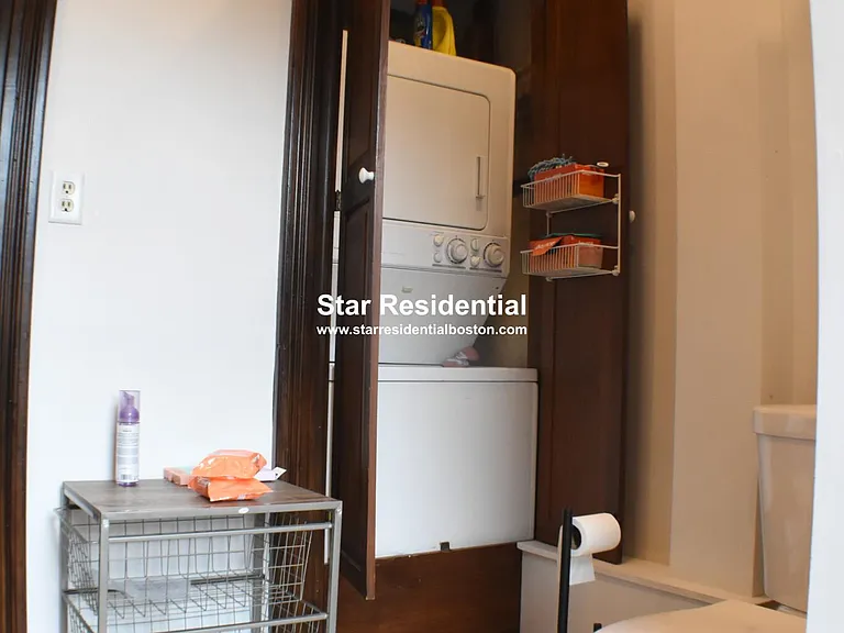 31 Fairfield St #201 — Photo 33