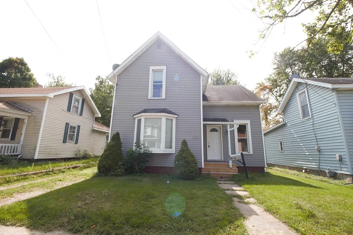 526 Dowling St photo 1