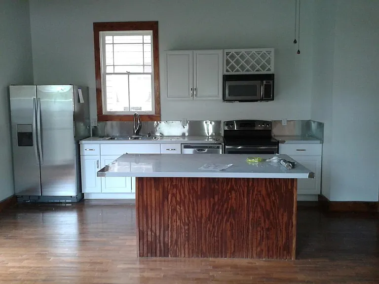 2827 Banks St — Photo 7