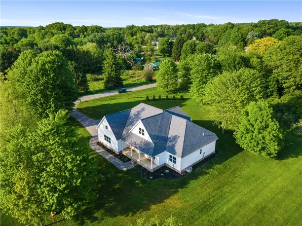 101 Sequoia Dr, Mercer, PA 16137
