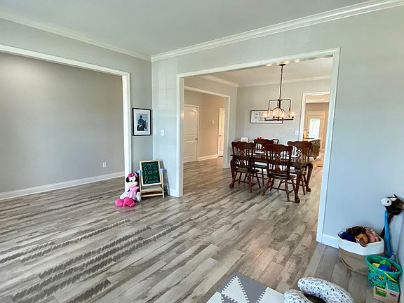 2nd image of 204 Brunswick Cir