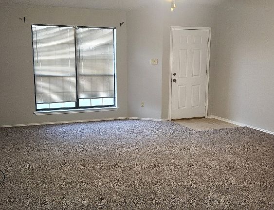 3rd image of 2306 Woodlands Dr