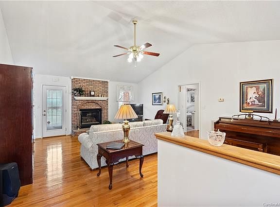 4th image of 5230 Peace Haven Dr