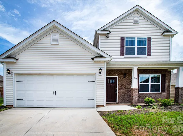 917 Newport Ct, Asheville, NC 28806