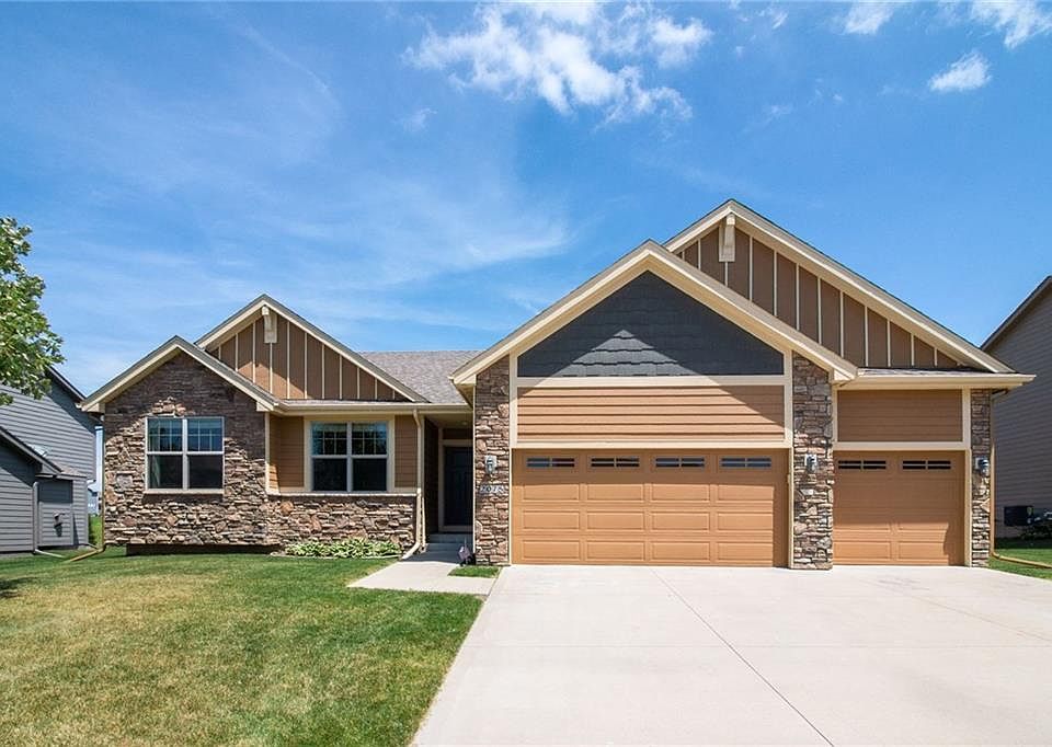 1st image of 2075 SE Oxford Dr