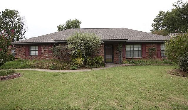 Quaint well landscaped home