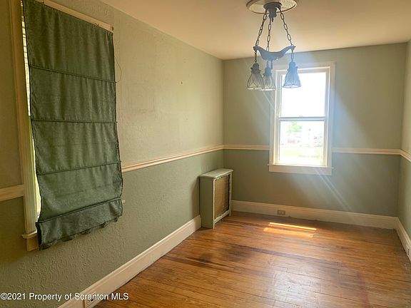 5th image of 852 Lincoln St