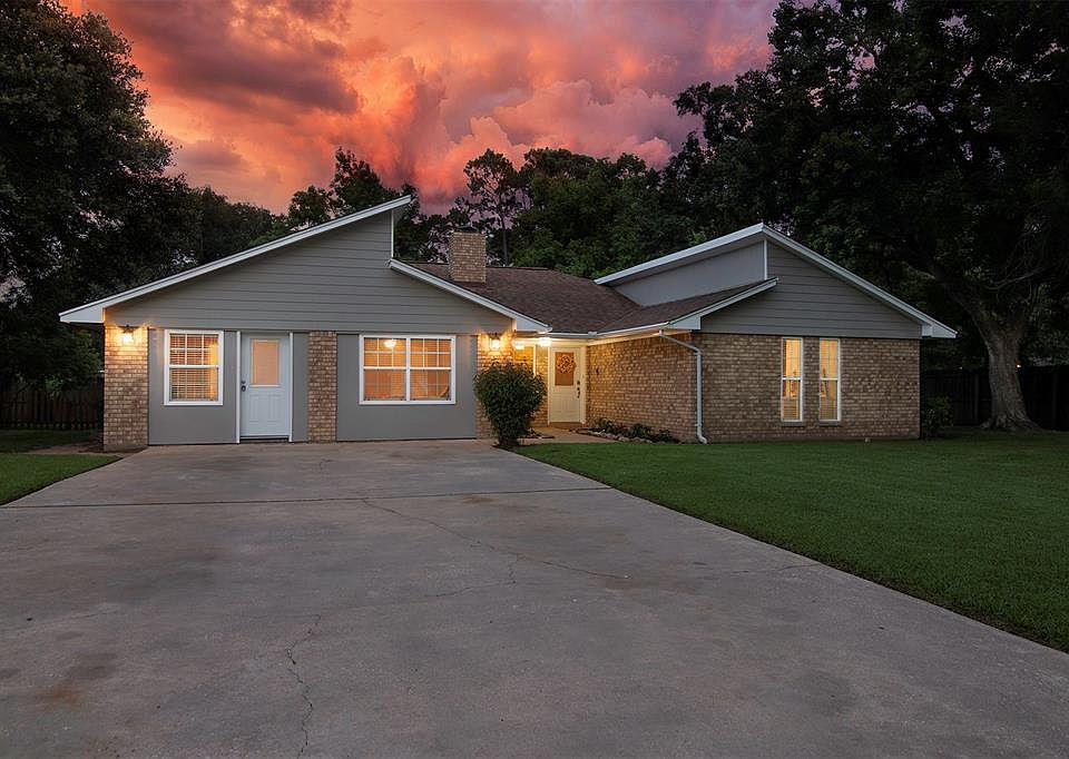 1st image of 12618 Creekview Dr