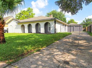 10111 Sageroyal Ln, Houston, TX 77089