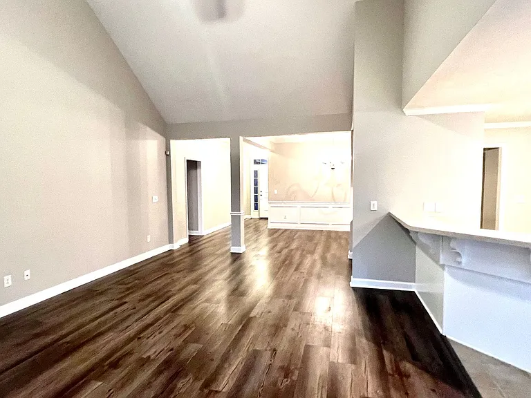 702 Wickham Dr — Photo 12