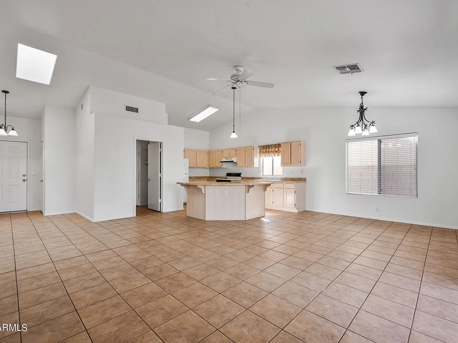 3 bed, 2.0 bath, 1467 sqft, $2,250 — Photo 4