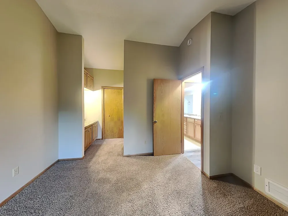 3 bed, 2110 sqft, $1,900 — Photo 3