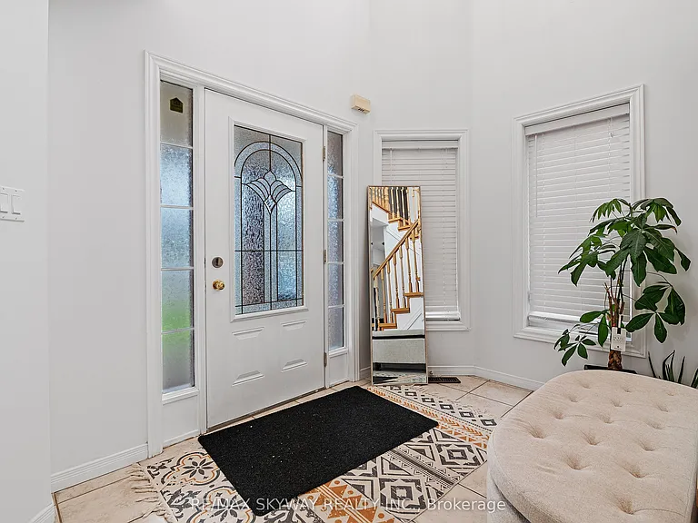 116 Severn Dr — Photo 5