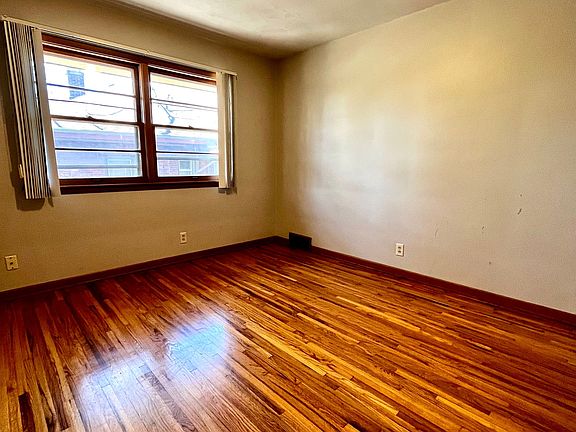 4th image of 1731 D St #5