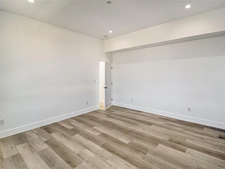 3018 West Blvd — Photo 30