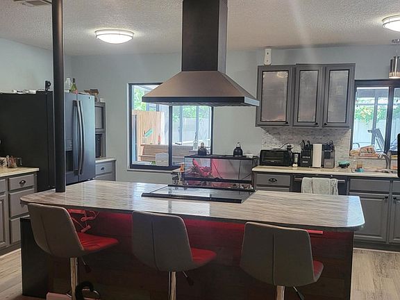 4th image of 460 Dinner St NE
