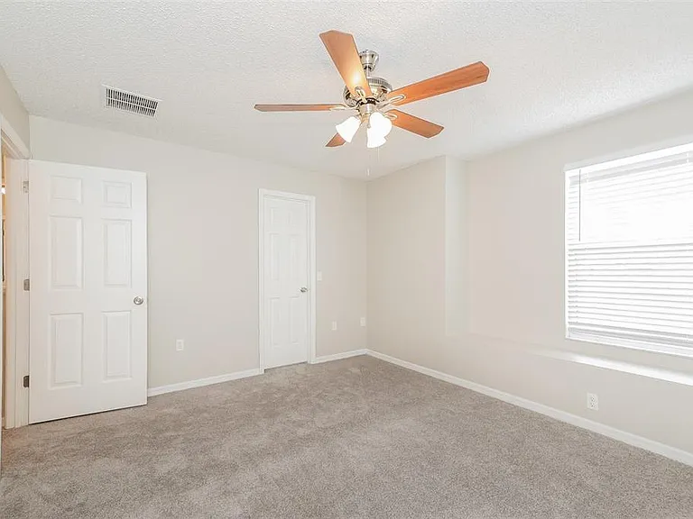 133 Carlisle Ct — Photo 9