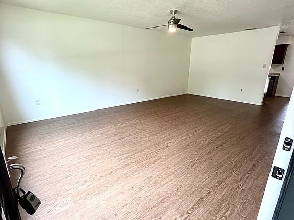 3rd image of 4060 Berkshire Dr