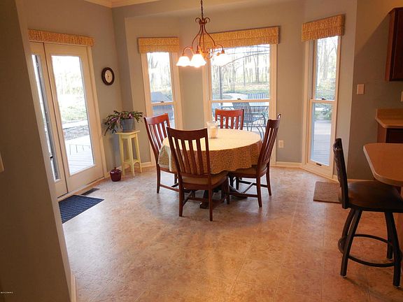 3rd image of 4769 Crestridge Ct