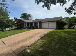 15420 Country Ridge Dr, Chesterfield, MO 63017
