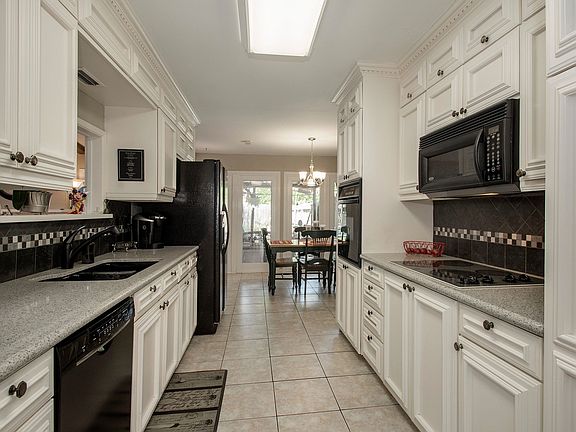 5th image of 4055 Cedar Bayou Dr