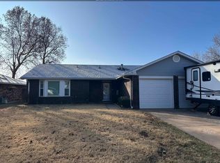 3905 Oakcrest Ave, Enid, OK 73703