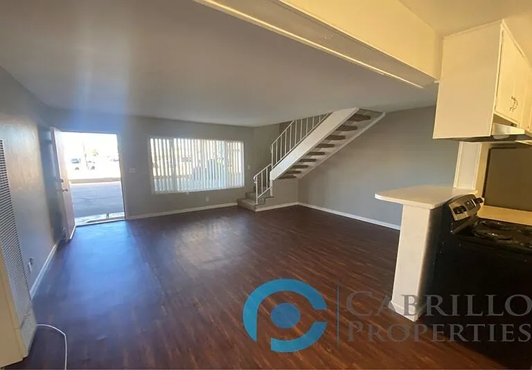 761 S Orange Ave #B — Photo 2
