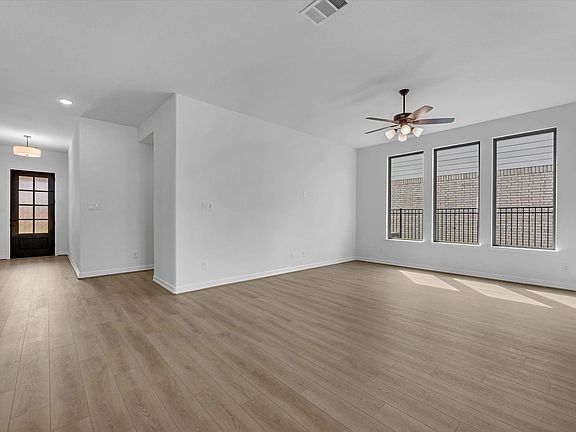 5843 Westwood Shore Drive Interior Image 5