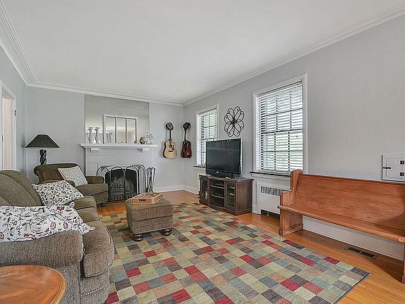 2nd image of 5722 Goethe Ave
