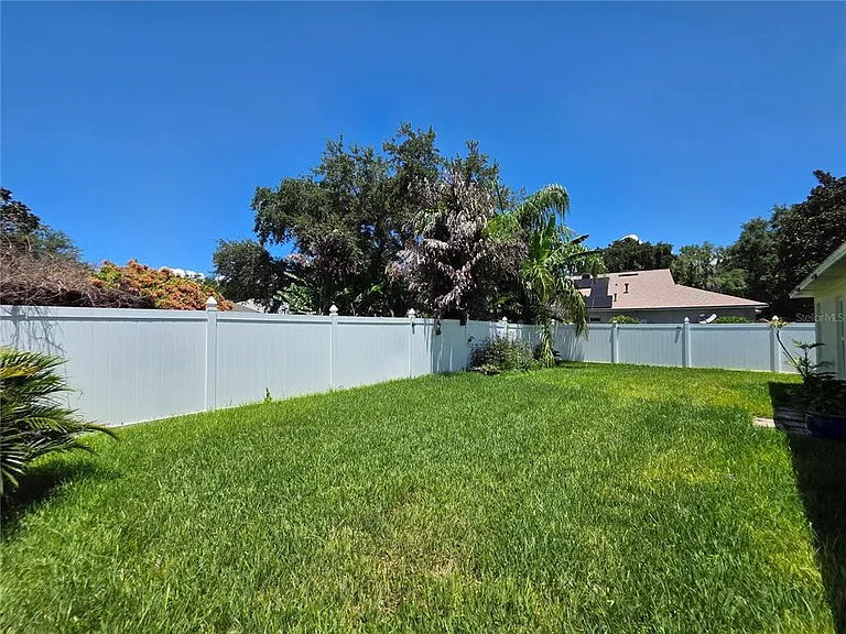 806 Lesa Glen Pl — Photo 16