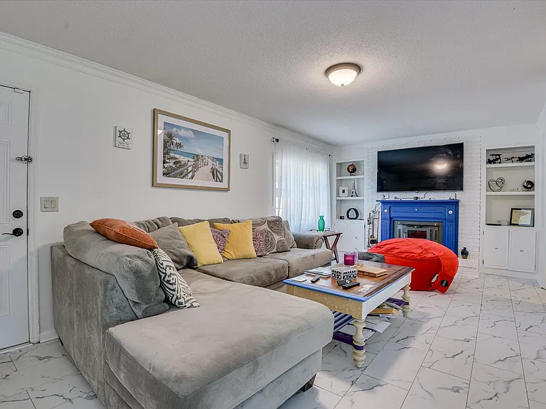 3648 Jamaica Dr — Photo 6