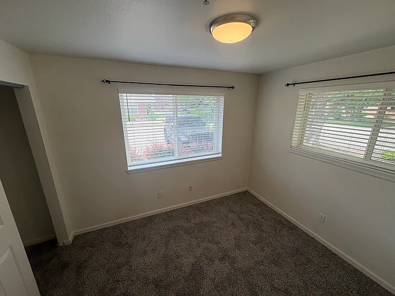 4410 Laguna Pl #F — Photo 6