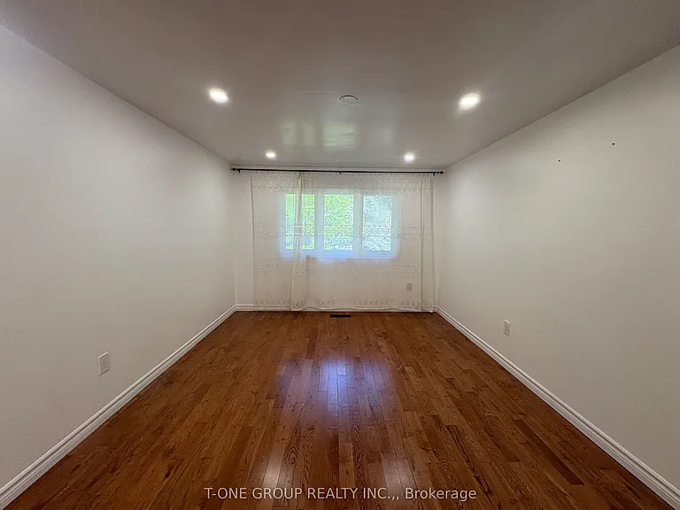 49 Ambercroft Blvd — Photo 24