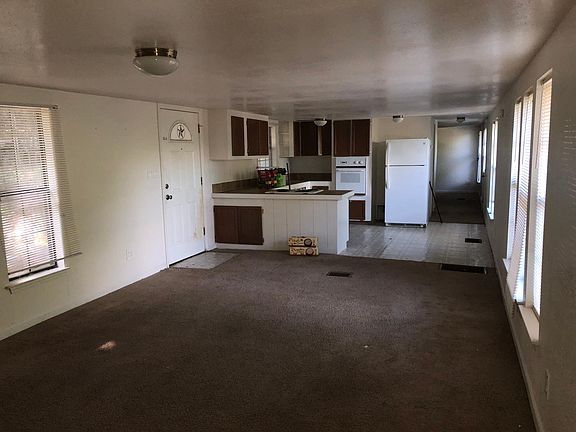 3rd image of 457 Oaklane St