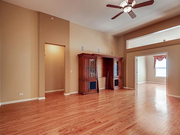 3rd image of 5737 Red Oak Dr