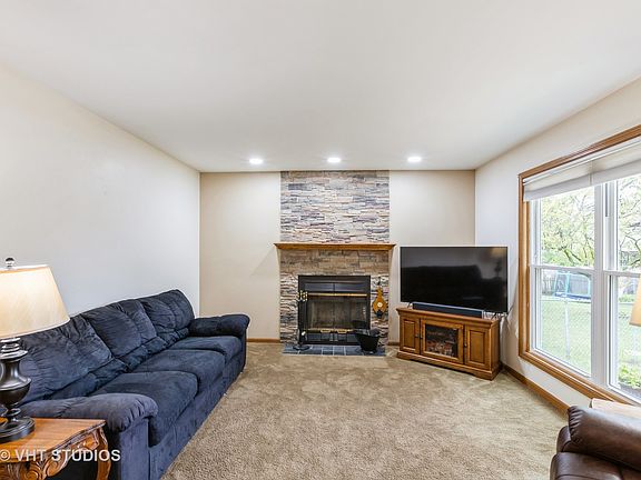 3rd image of 308 Newport Ln