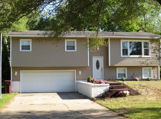 2369 Oak Park Dr, Muskegon, MI 49442