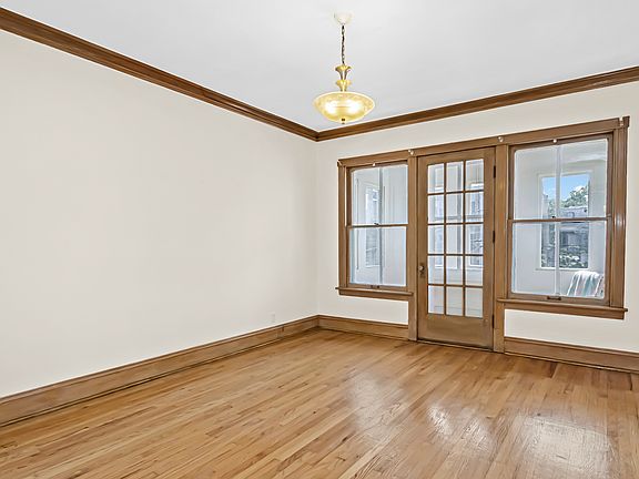 3rd image of 4510 N Artesian Ave