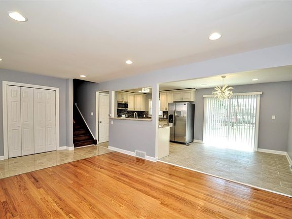 4th image of 14801 Dorchester Ave
