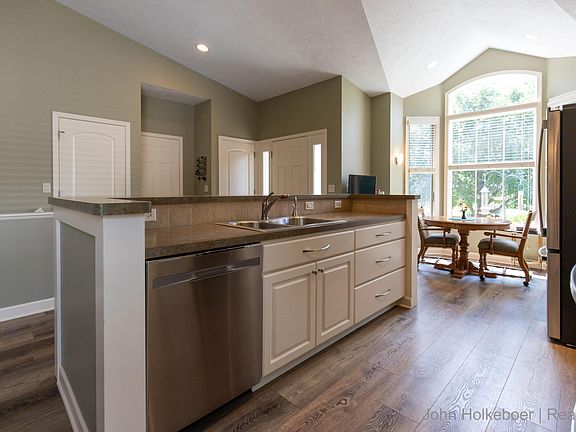 5th image of 2875 Willow Lane Ct NE