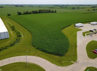 800 Blakely Cir, Grinnell, IA 50112