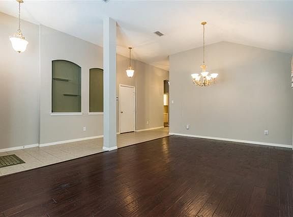 3rd image of 521 Crystal Falls Dr